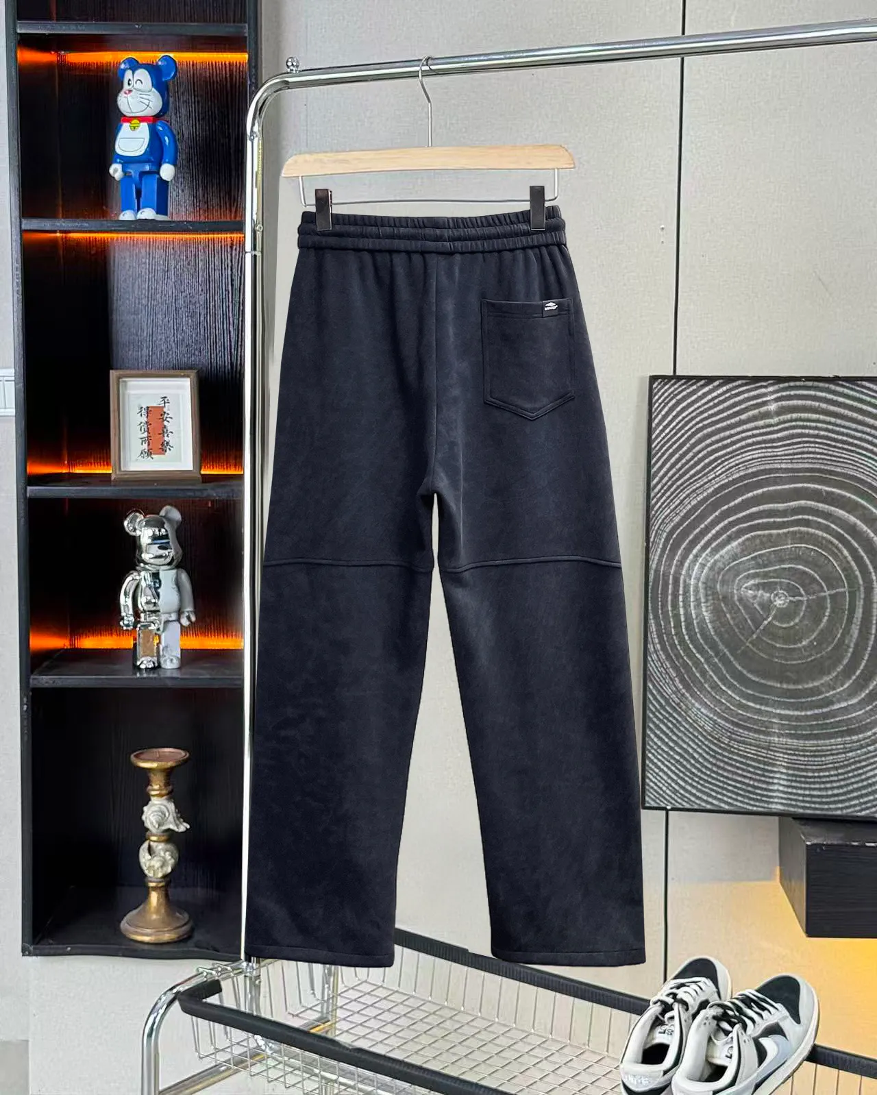 Balenciaga 🆕2026 Autumn and Winter New Arrival Casual Pants! The official website will be released simultaneously. Brand Classic LOGO casual pants, customized fabrics, excellent comfort and strong touch. Highly recognisable, perfect appearance and craftsmanship. Size:M-3XL